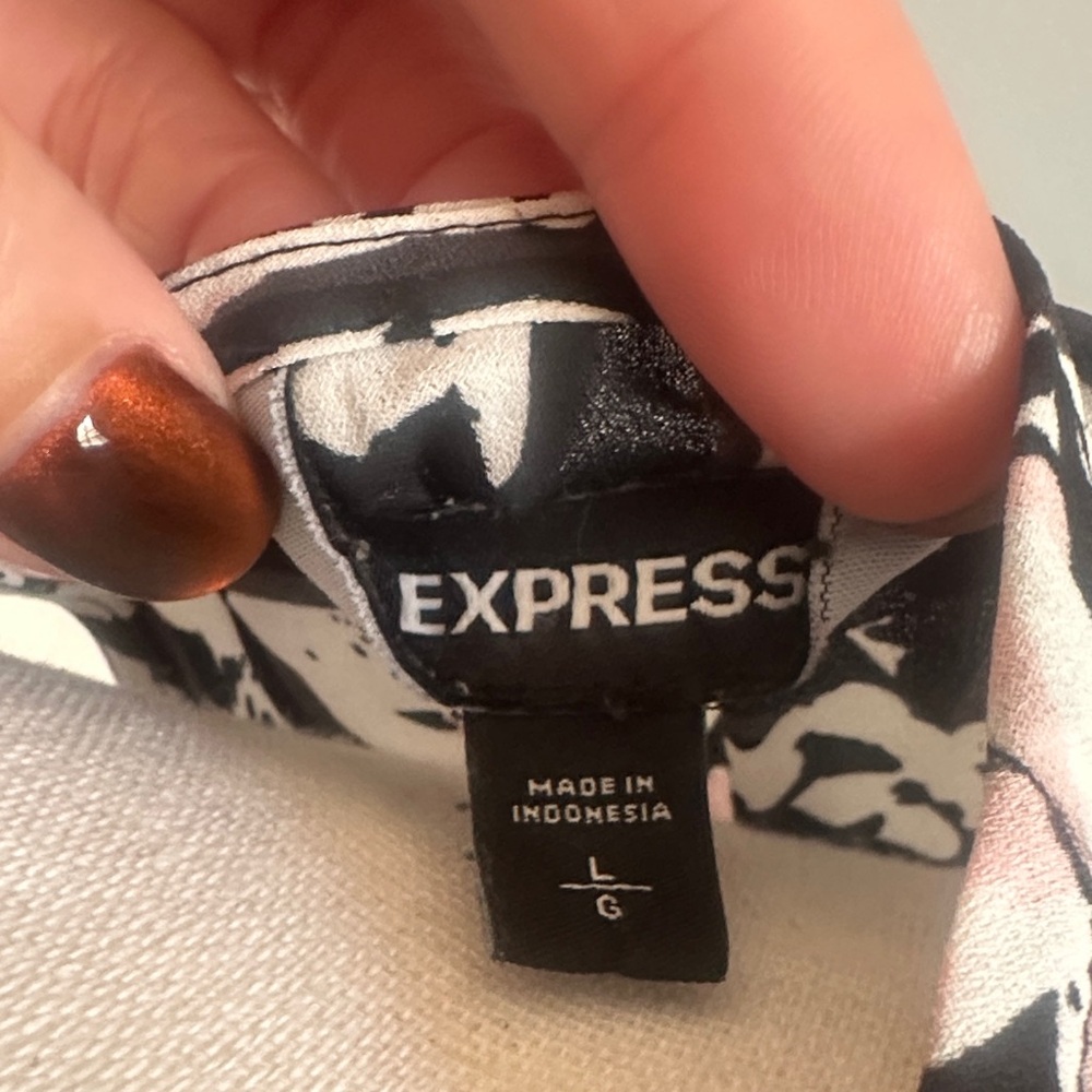 Express Floral Ruffle Sleeve Blouse - Picture 2 of 3